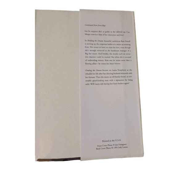 Nora Roberts 3-in-1 Edition Daring to Dream/Holding the Dream/Finding the Dream - Picture 4 of 4